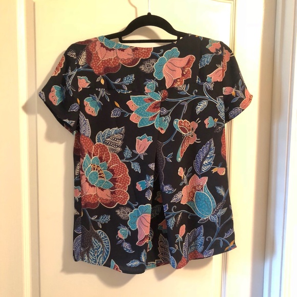 Ann Taylor NWT Butterfly Pleat Back Top Size Small - Picture 6 of 6